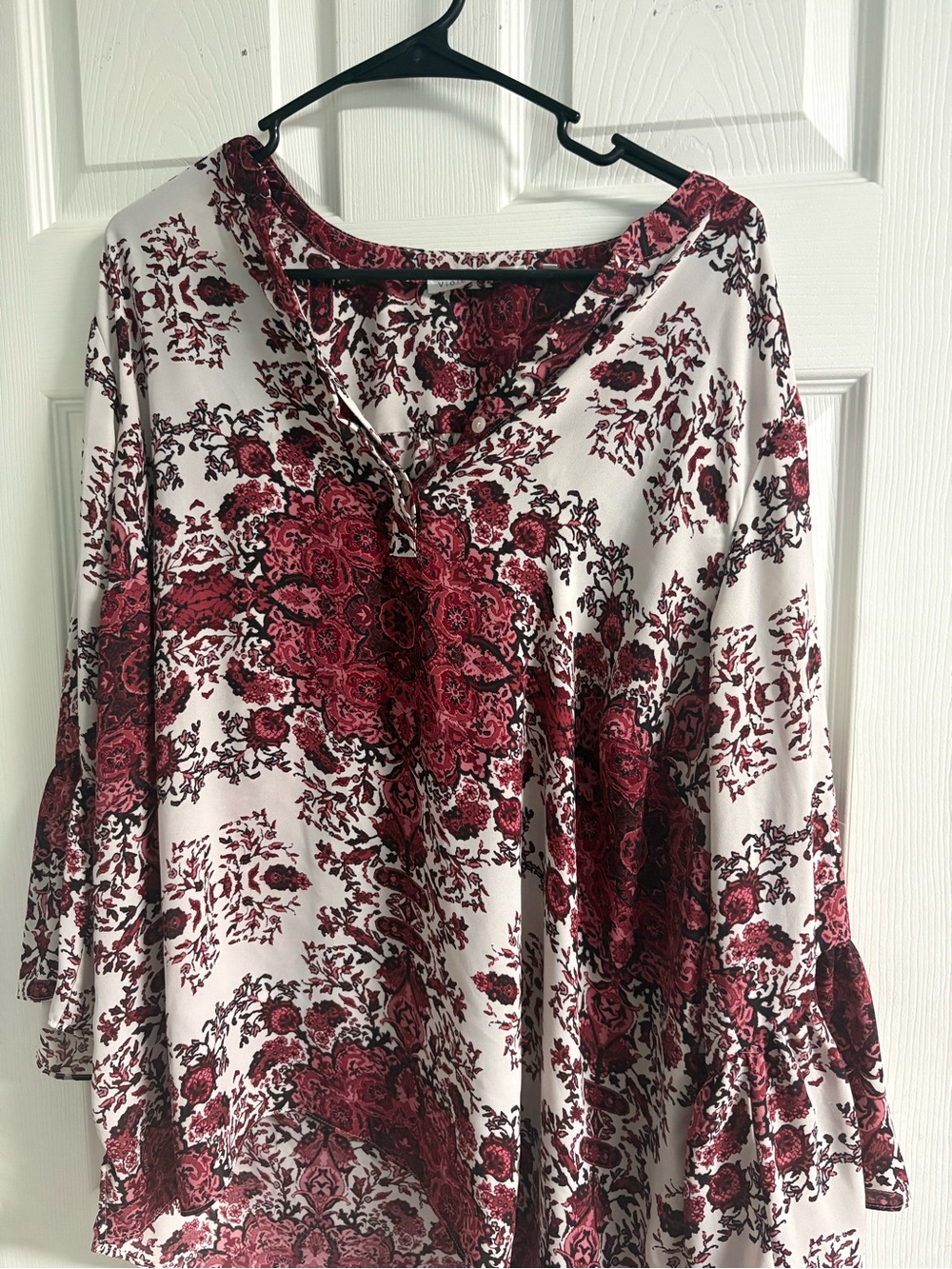 Violet & Claire Burgundy and White Floral V-Neck Peasant Tunic